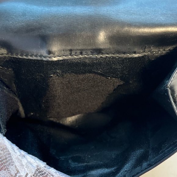 Salvatore Ferragamo Small Black Leather Wallet with Callouts in the coin purse - Picture 3 of 10